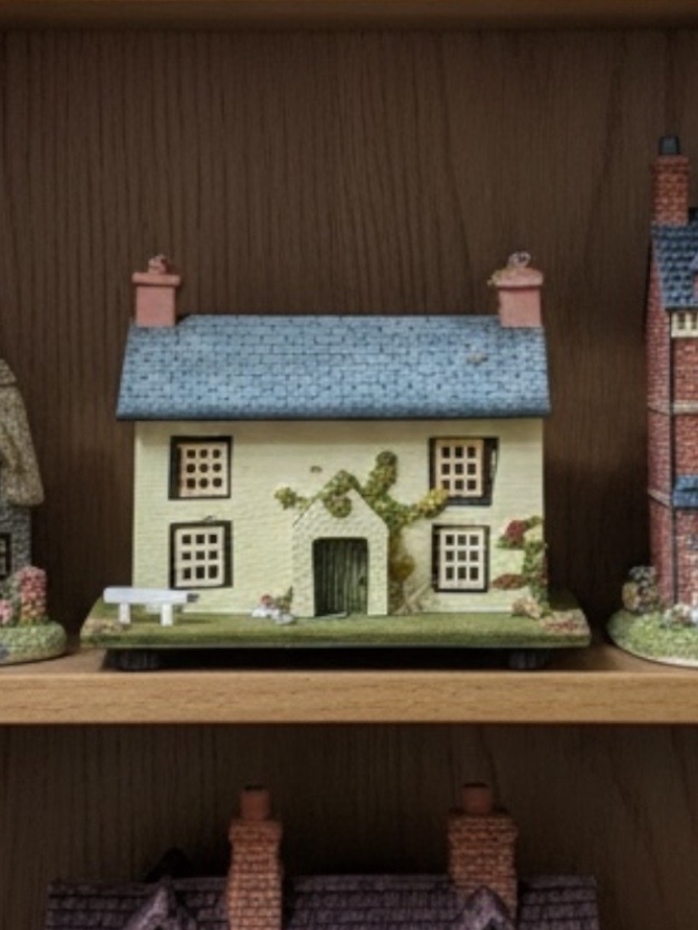 Pauline Ralph Cottage Music Figurine
